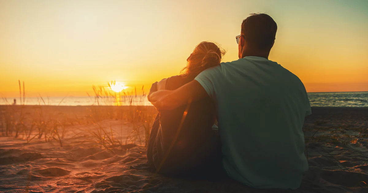 couple man women beach sunset numen wellness